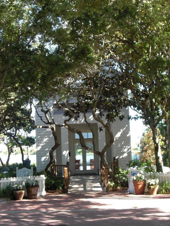 Carillon Beach Resort Inn โรสแมรีบีช ภายนอก รูปภาพ